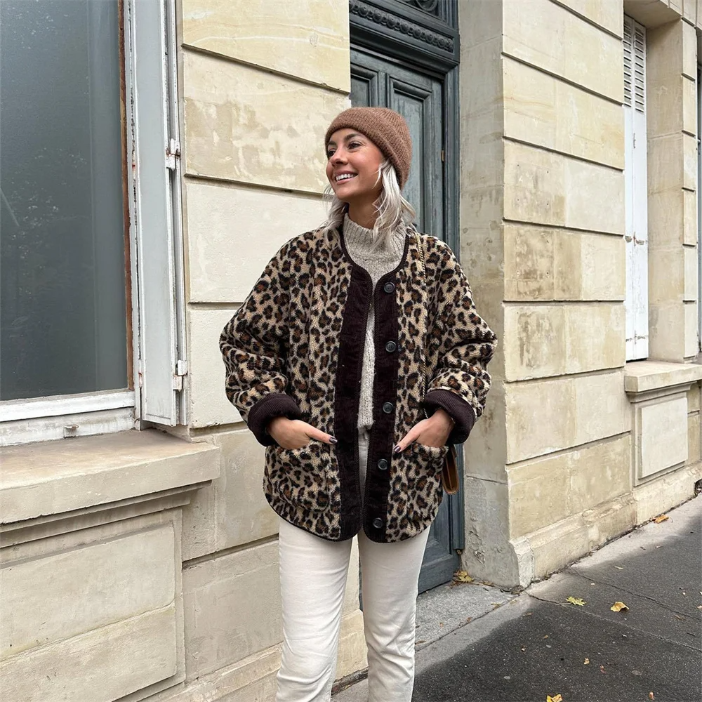 Valenzora - Jacket with O-neck and leopard print