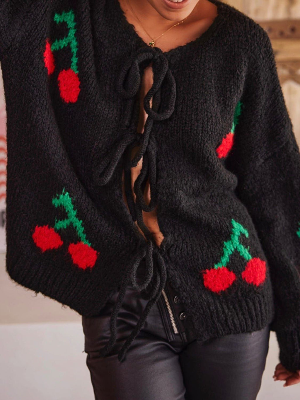 Valenzora | Cardigan mit Rundhalsausschnitt und langen Ärmeln, Bound Cherry