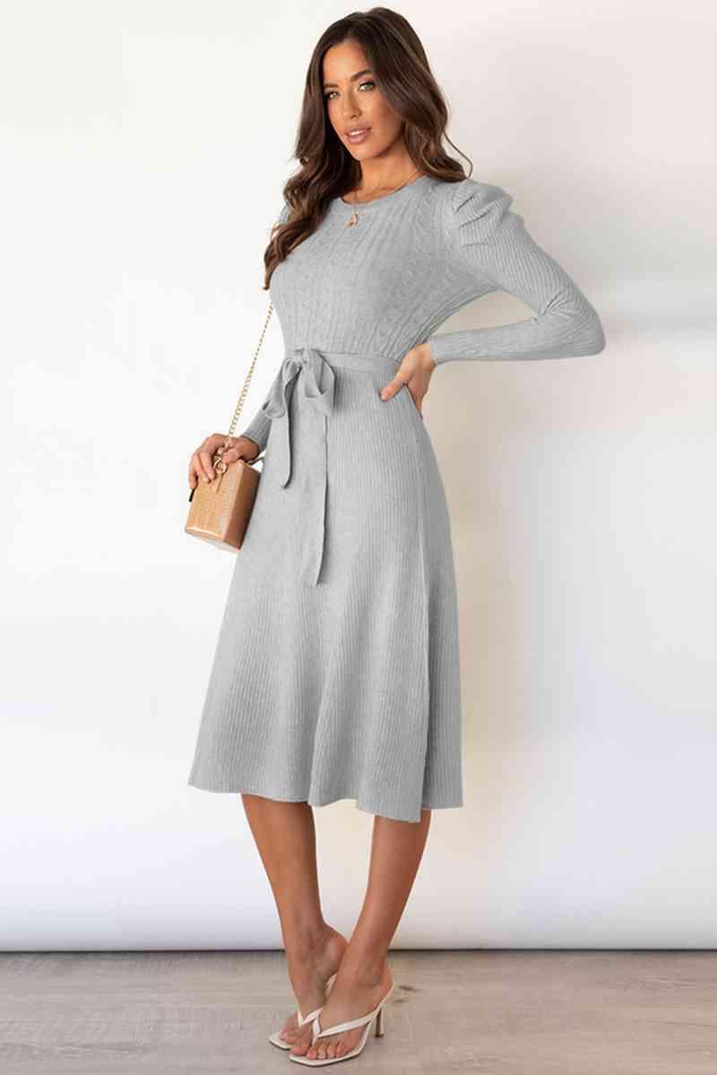 Valenzora | Rundhals-Langarm-Kleid mit Knotendetail an der Taille
