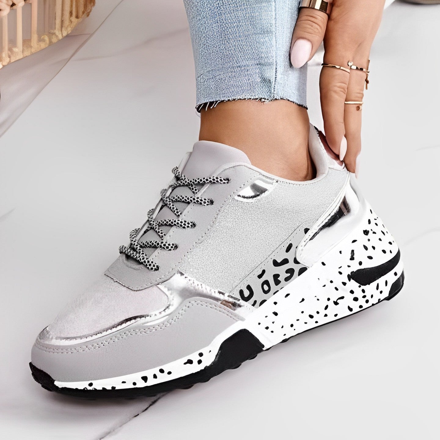 Valenzora | Orthopedic sneakers - stylish trainers with a focus on softness
