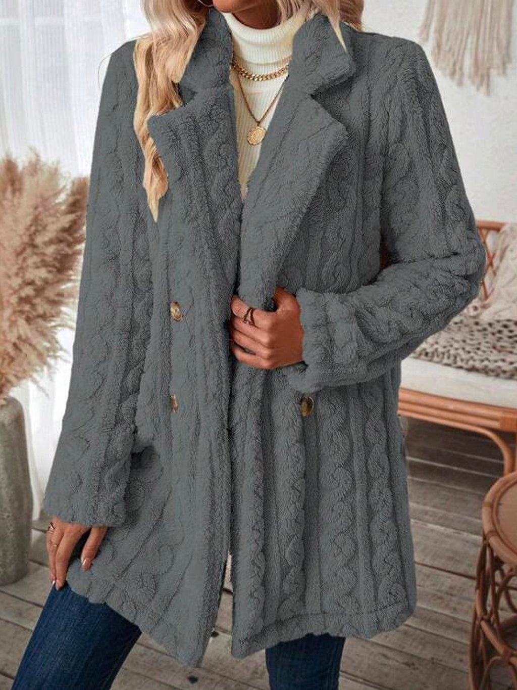 Stylische und entspannte Winterstrickjacke