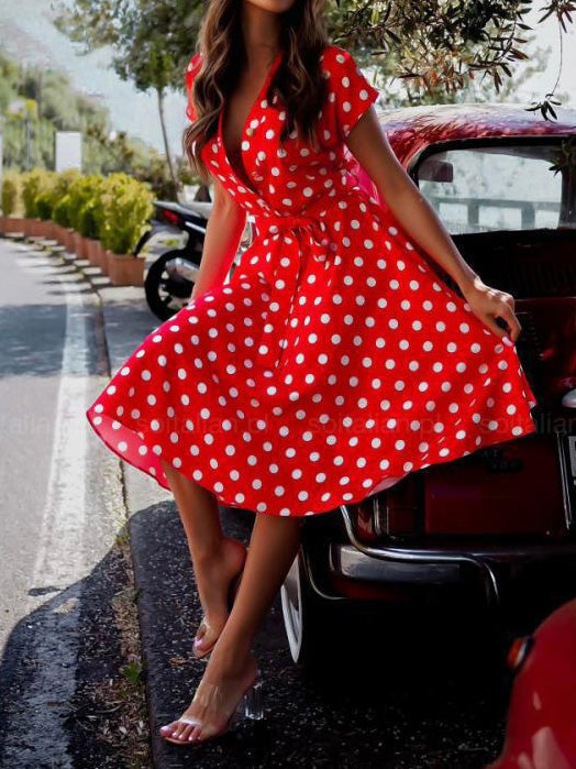 Valenzora | Damenkleid mit Tupfenmuster, V-Ausschnitt und kurzen Ärmeln