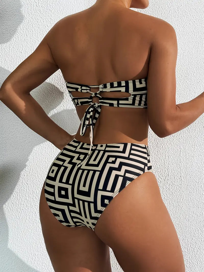 Valenzora | Fashionable bikini for pool days