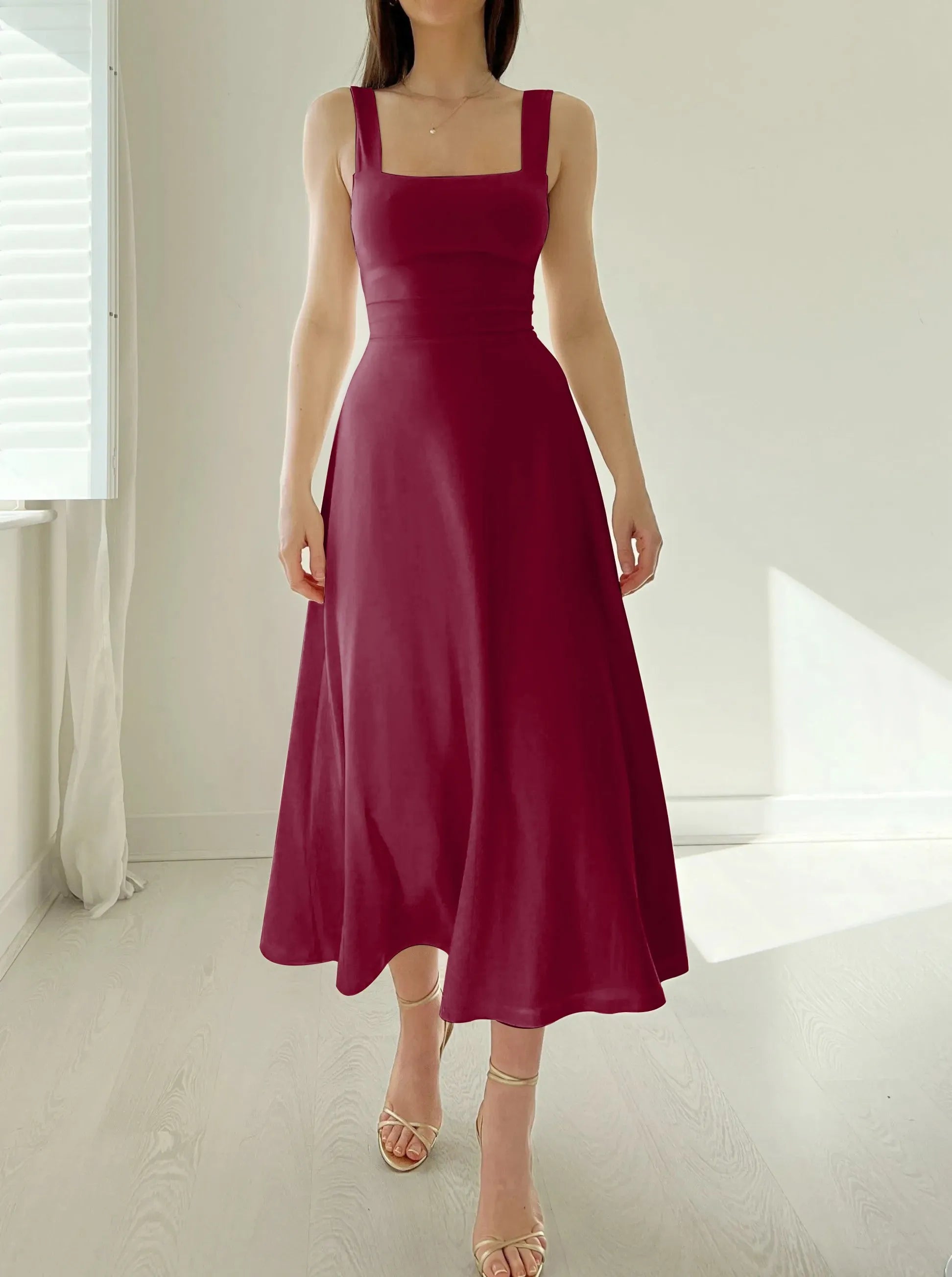 Valenzora | Midikleid mit breiten Trägern