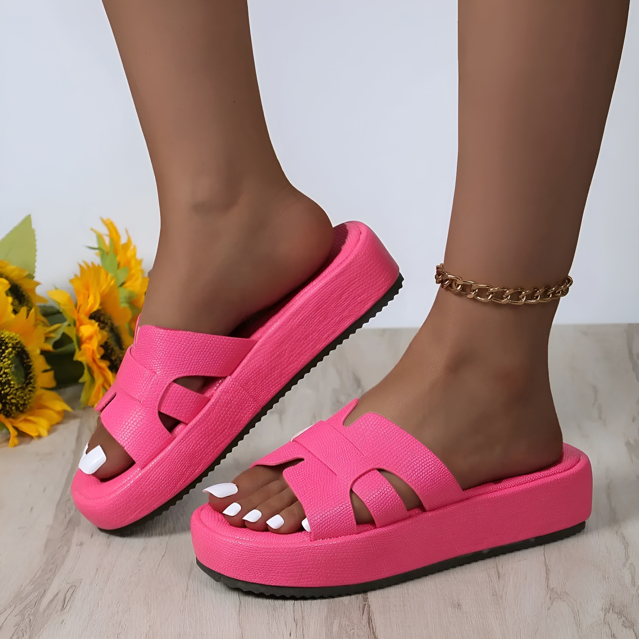 Valenzora | Comfortable flip-flop sandals with a thick sole and non-slip surface