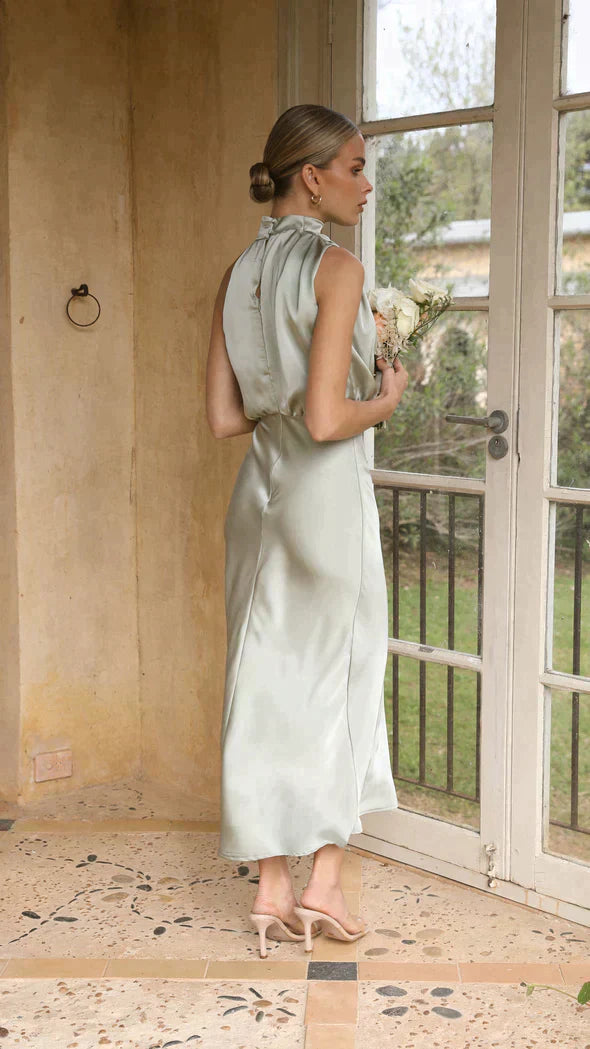 Valenzora | Elegant bridesmaid dress with long halter neck made of satin