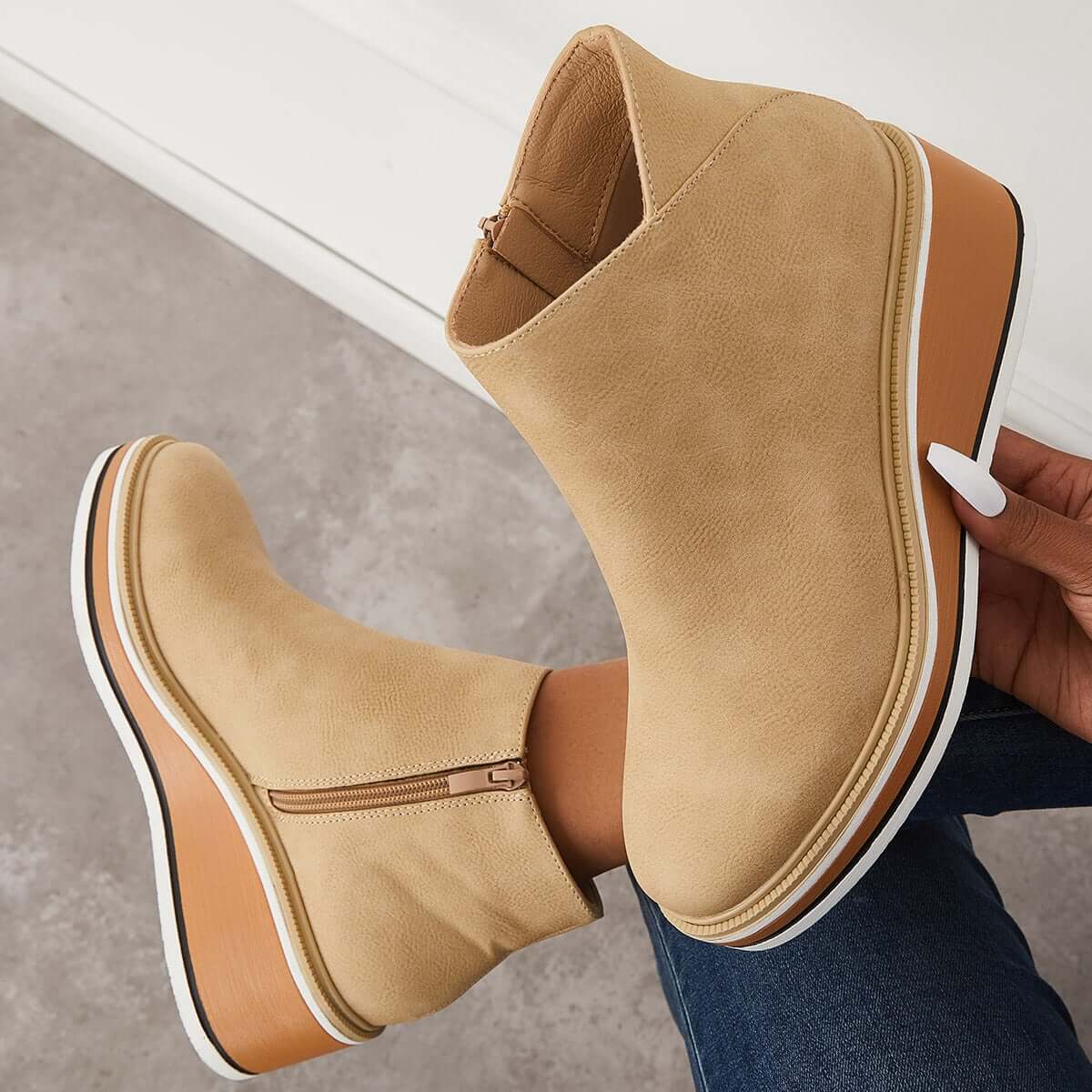 Valenzora - Stylish ankle boots with zipper and platform