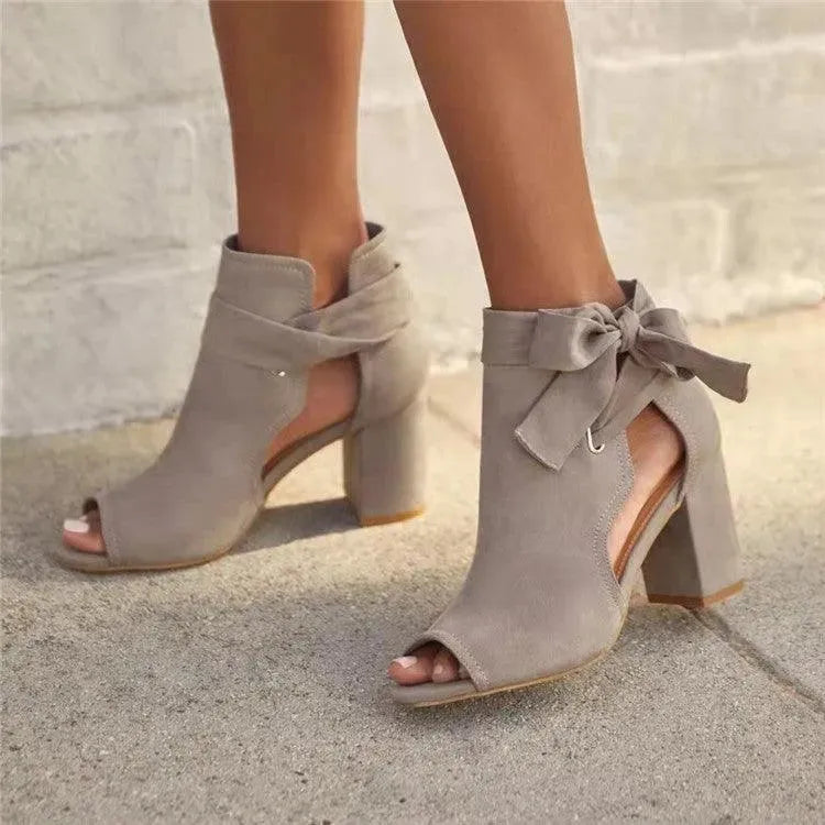 Valenzora | Sandalen mit dicken Riemen und Ziersteinen