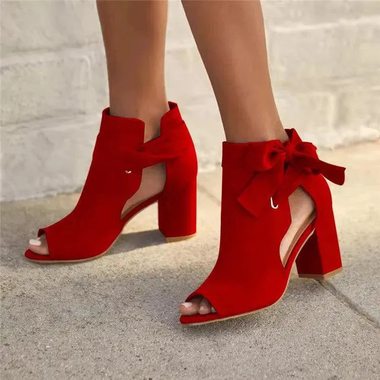 Valenzora | Sandalen mit dicken Riemen und Ziersteinen