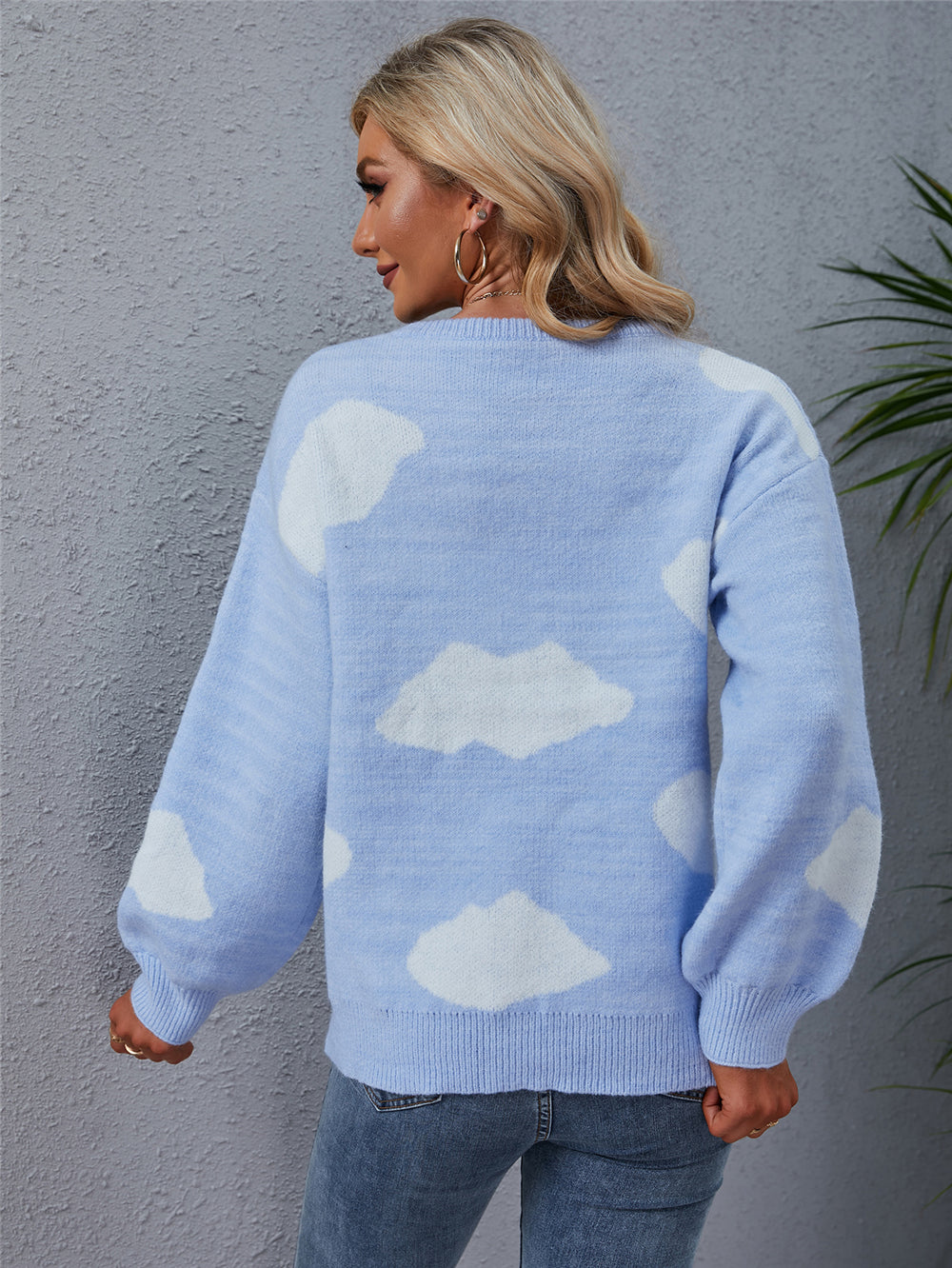Großer weißer Wolkenmuster-Rundhals-Strickpullover