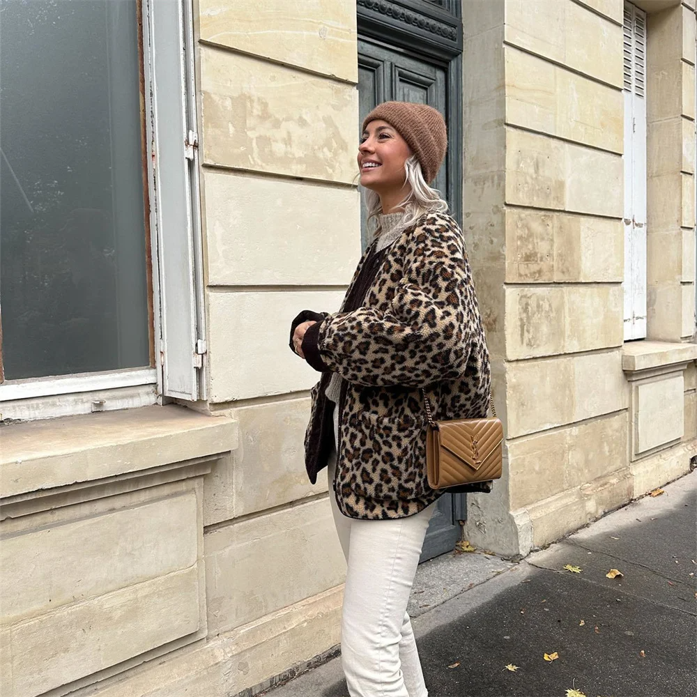 Valenzora - Jacket with O-neck and leopard print