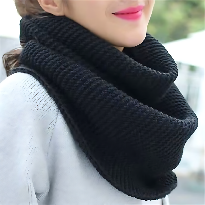 Valenzora | infinity scarf - warm women's winter accessory