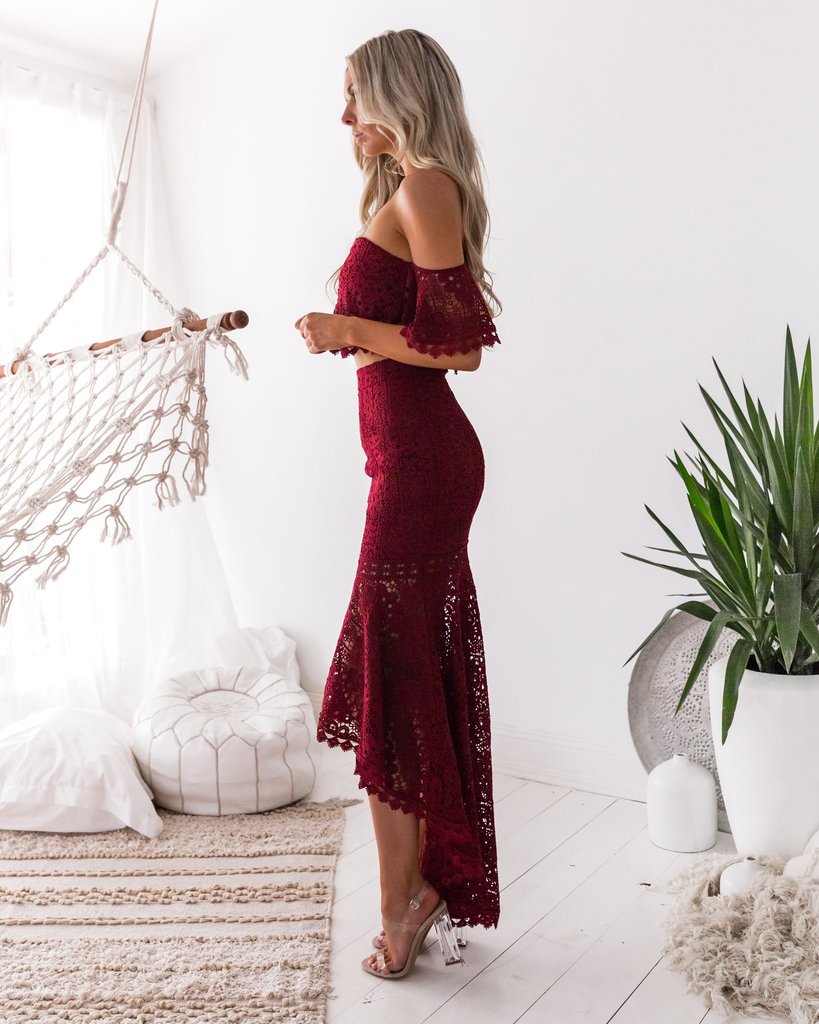 Valenzora | Lace Off-Shoulder Crop Top High Low Skirt 2-Piece Set