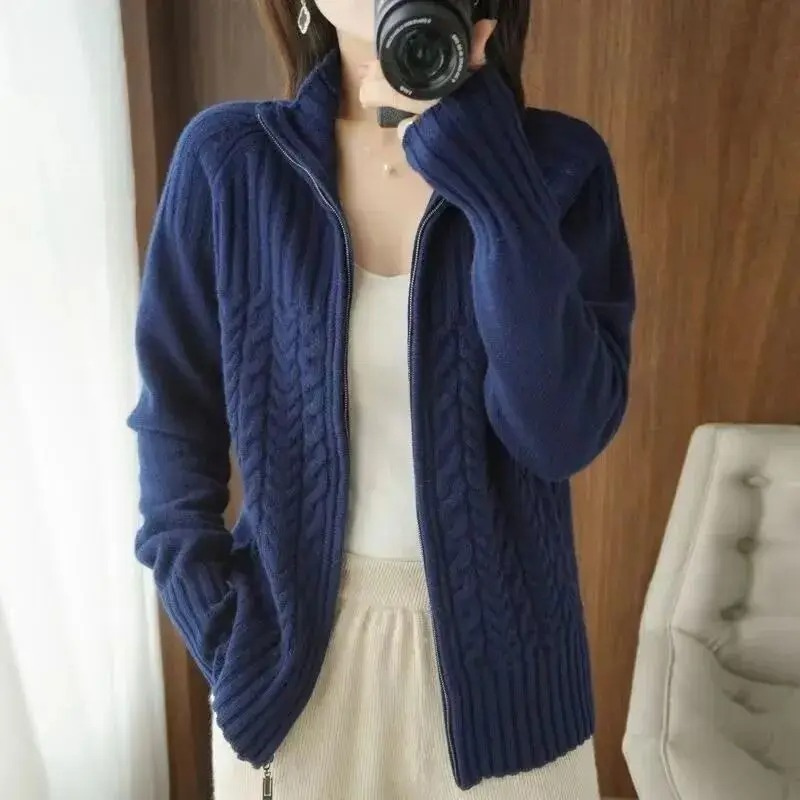 Valenzora | Women's knitted jacket with zipper and cable knit details
