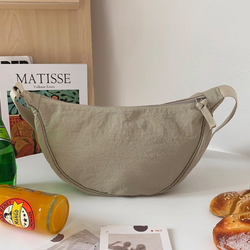 Valenzora | Crescent-shaped bag