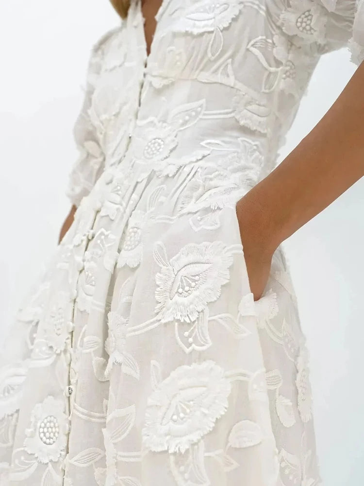 Valenzora | Midikleid mit Stickerei – Elegante Damenmode für jeden Anlass