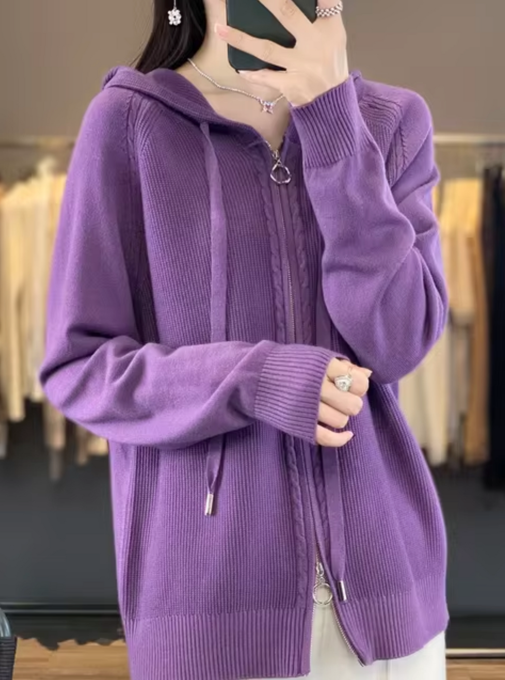 – Strickjacke mit Kapuze
