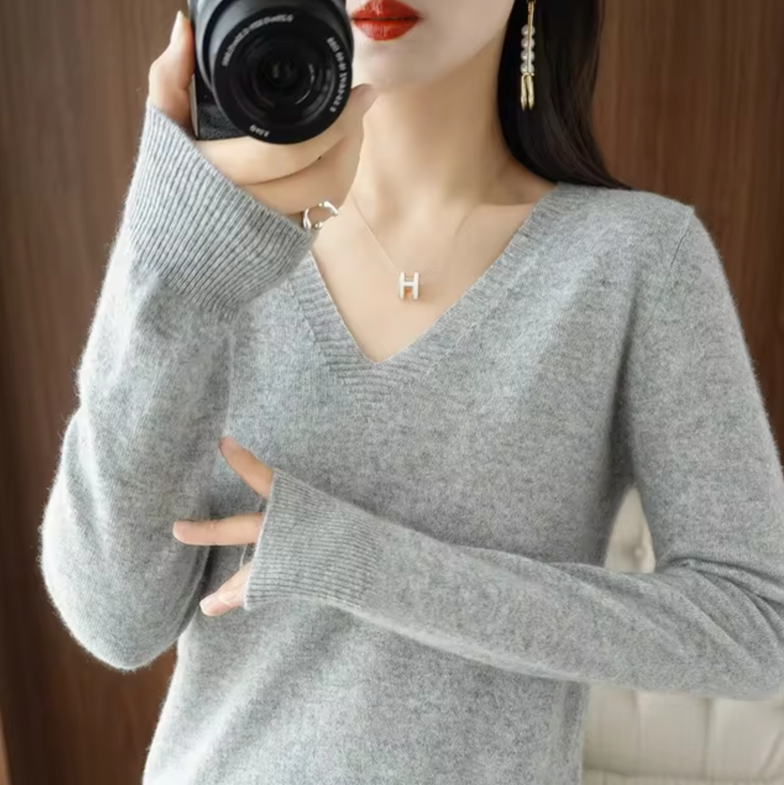 Valenzora | V-neck knit sweater