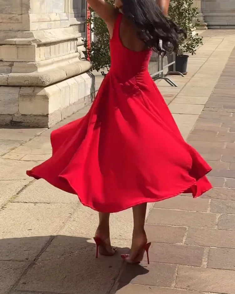 Valenzora | Red fitted midi dress with straps