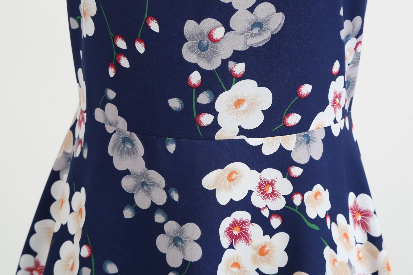 Valenzora | Damenkleid für Hochzeitsgäste mit weitem Saum