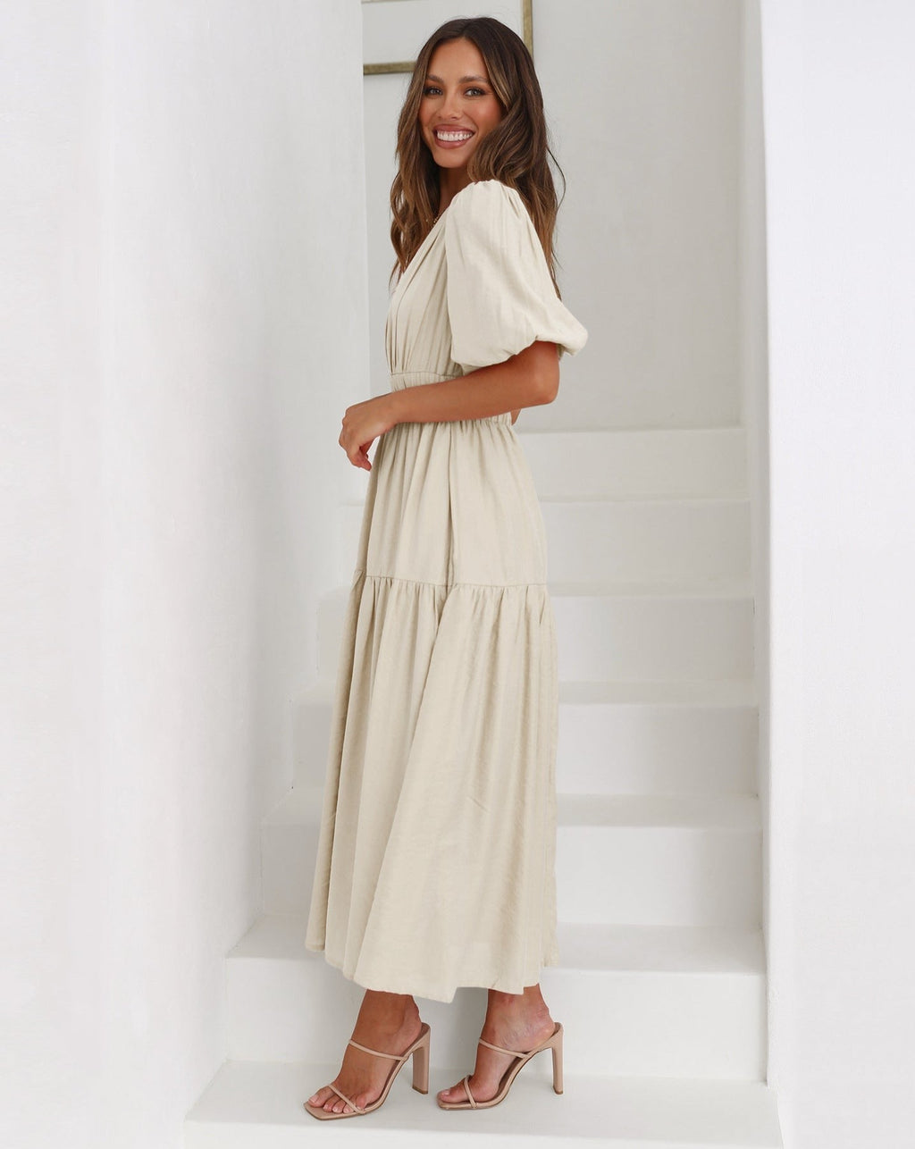 Valenzora | Elegant dress with V-neck and puff sleeves