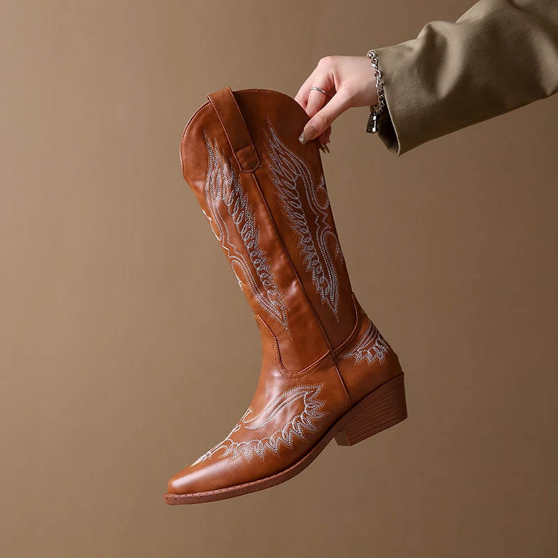 Valenzora | Western boots with detailed embroidery & low heel, women's cowboy boots