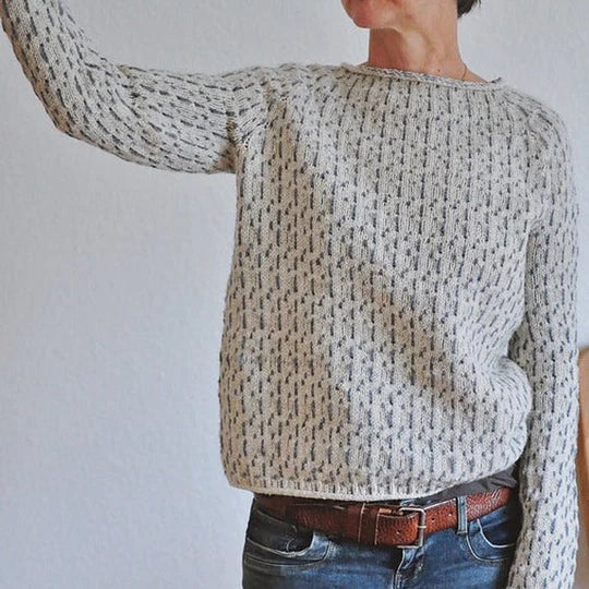 Stylish grey cardigan with a round neck