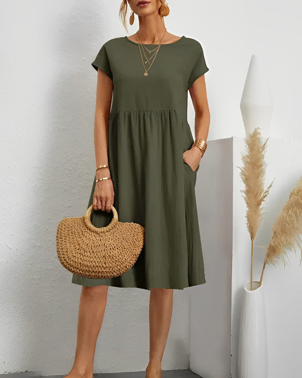 Valenzora | Midi dress with side pockets