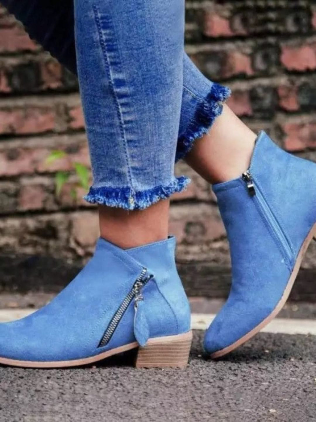 Valenzora | Ankle Zipper in Suede: Stylish, Chic, and Unrivaled Comfort