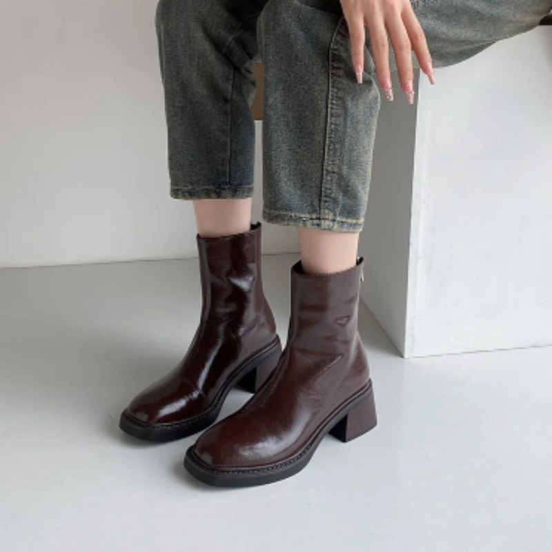Valenzora | Stylish leather ankle boots with block heels for women