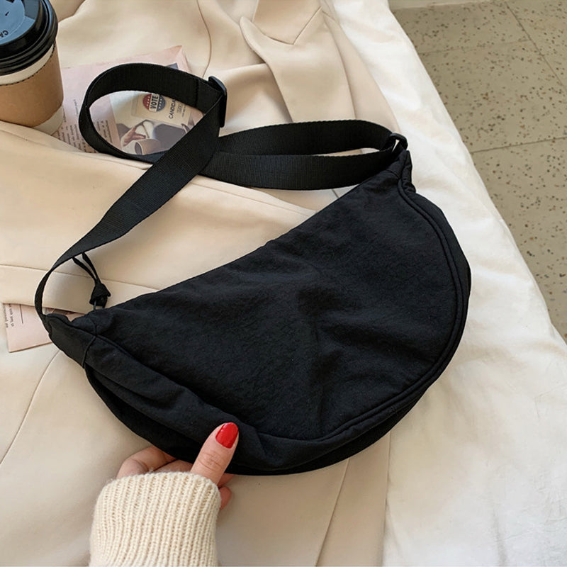 Valenzora | Crescent-shaped bag