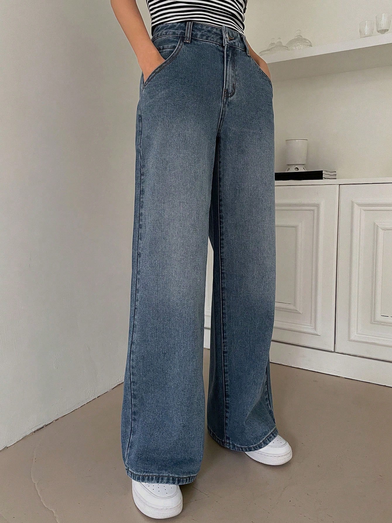 Valenzora | Figurschmeichelnde High-Waist-Jeans mit weitem Bein