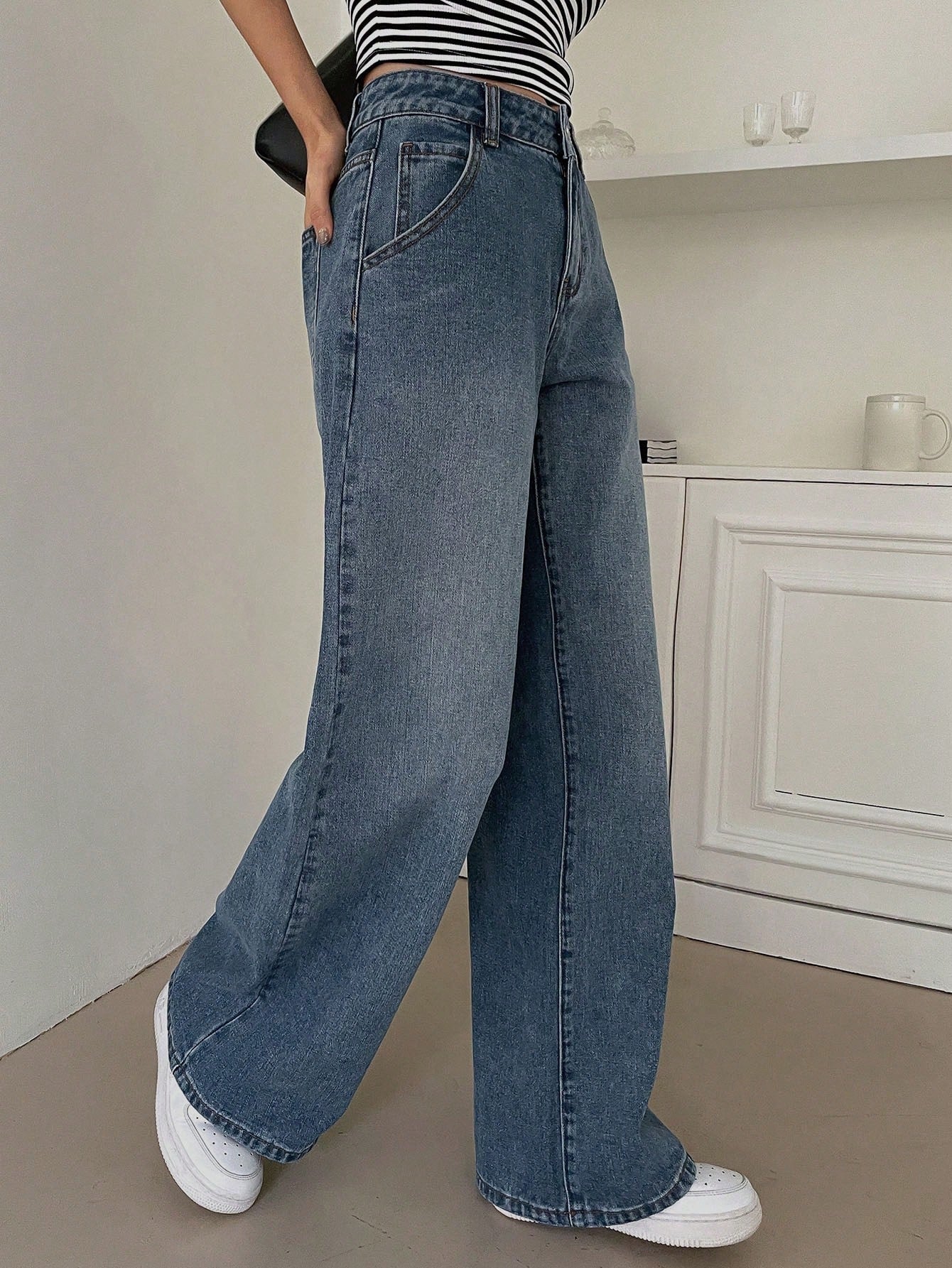 Valenzora | Figurschmeichelnde High-Waist-Jeans mit weitem Bein