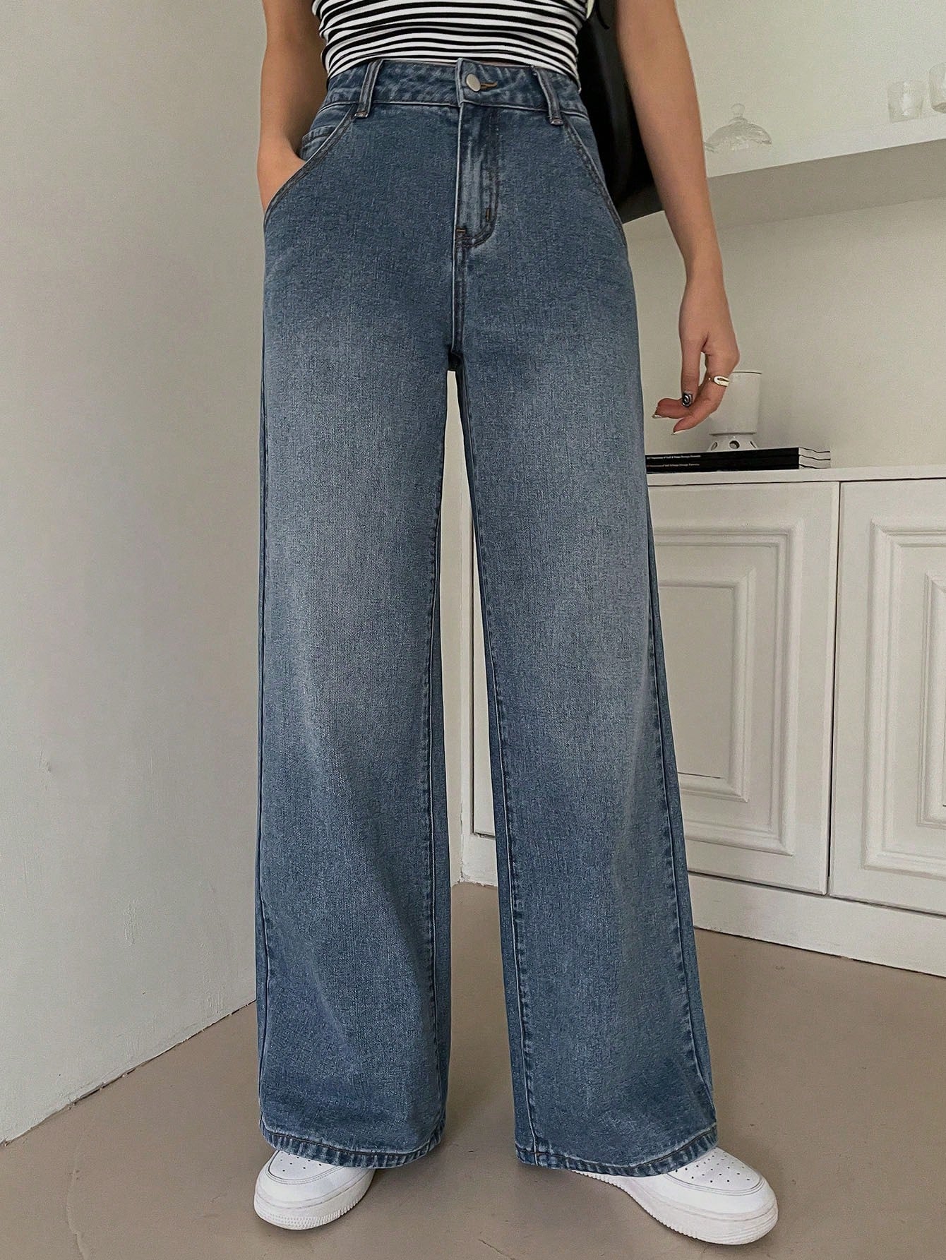 Valenzora | Figurschmeichelnde High-Waist-Jeans mit weitem Bein
