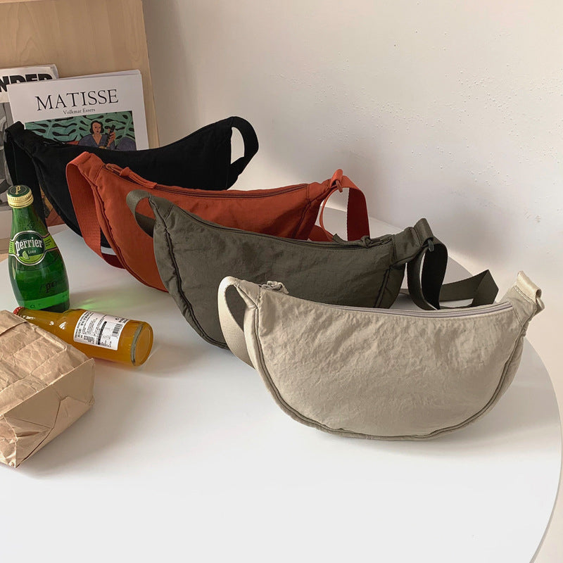 Valenzora | Crescent-shaped bag