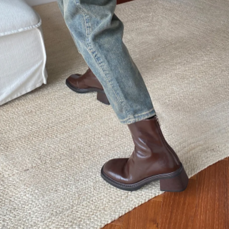 Valenzora | Stylish leather ankle boots with block heels for women