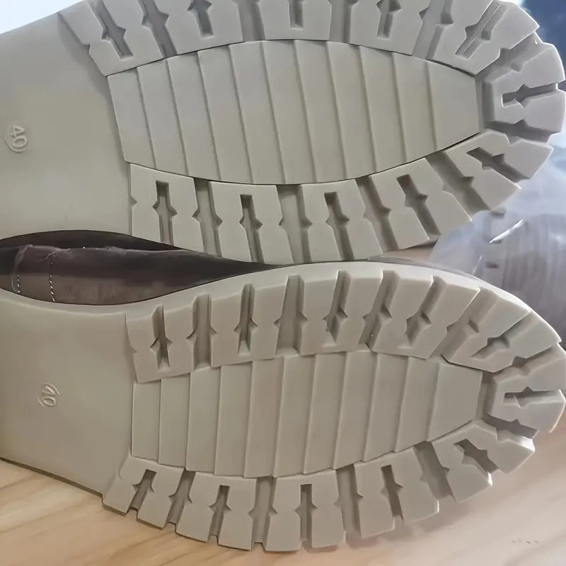 Schneestiefel mit klobigem Absatz und mittelhoher Sohle
