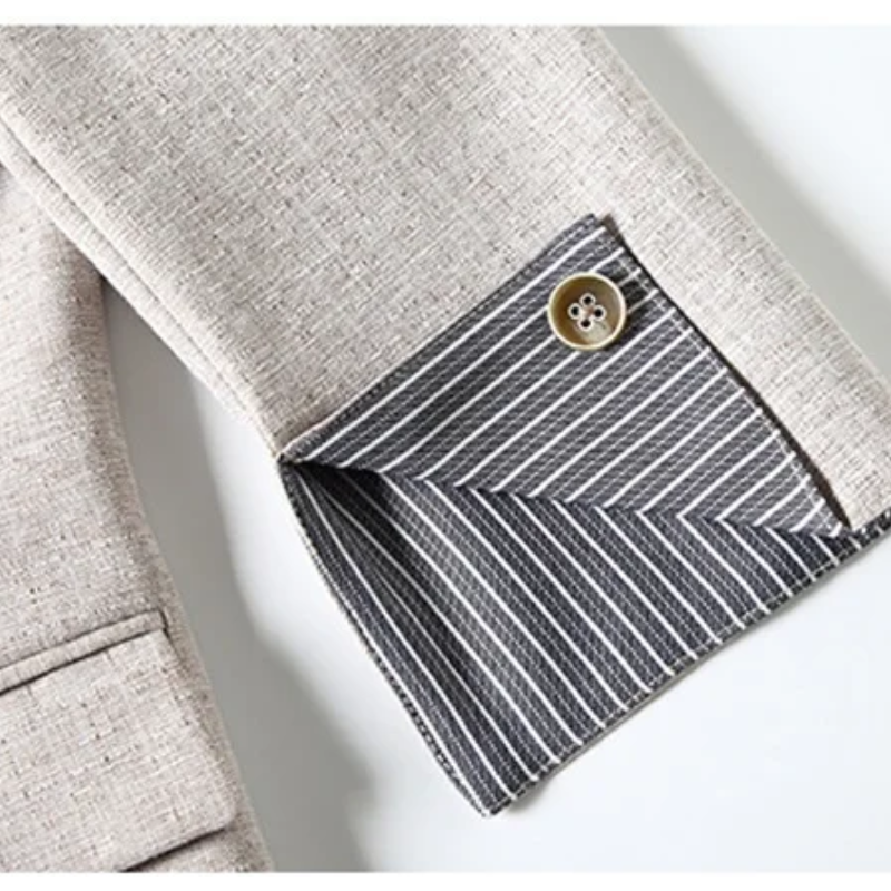 Valenzora | Elegant women's blazer with button details. Ideal for the office.