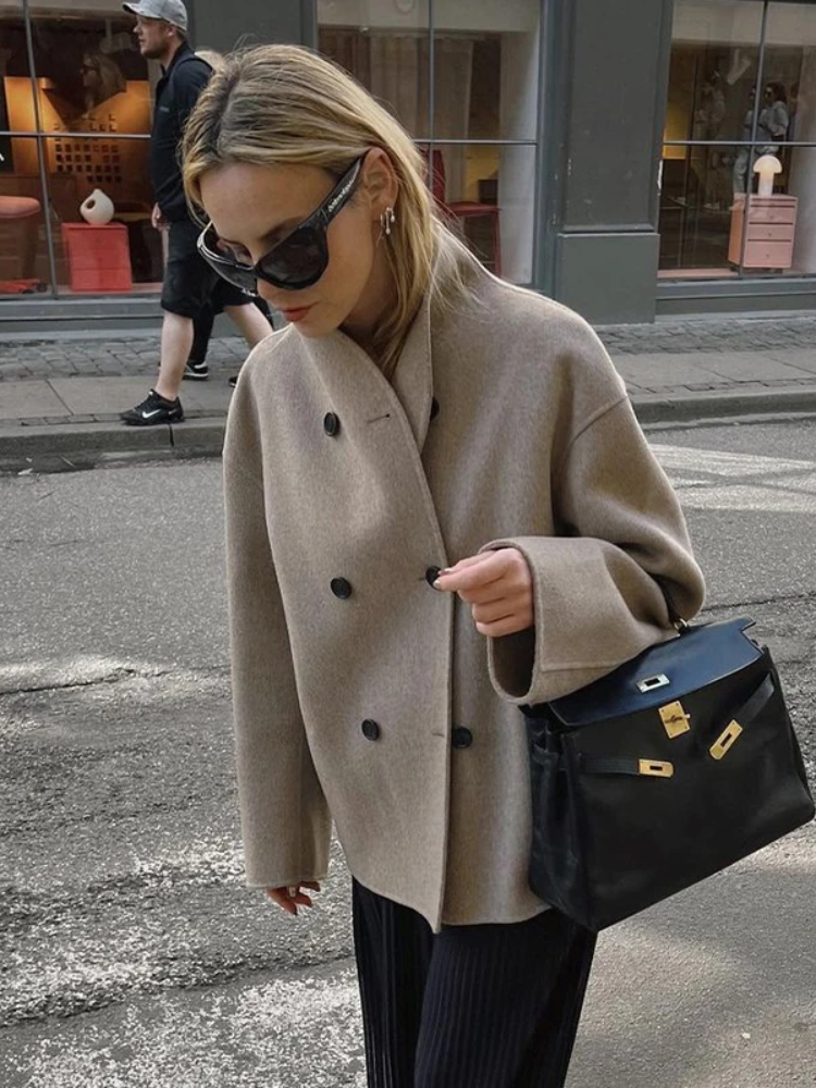 Valenzora | Women's asymmetrical trench coat with wide lapels and double closure