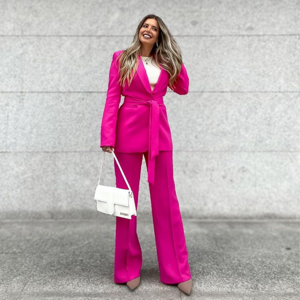 Valenzora | Elegant blazer with belt and matching trousers