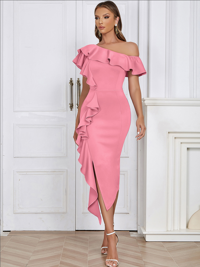 Asymmetrical, figure-hugging midi dress with a ruffled collar | Pink
