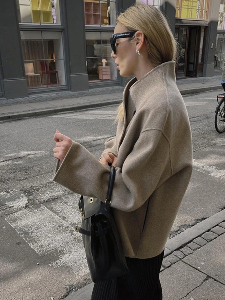 Valenzora | Women's asymmetrical trench coat with wide lapels and double closure
