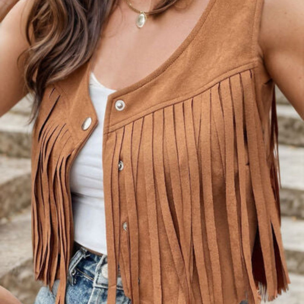 Valenzora | Suede vest with fringe and button detail