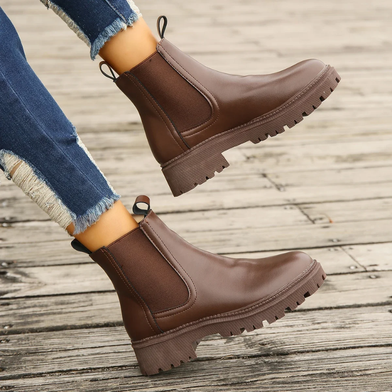 Valenzora | Women's leather Chelsea boots with pull tabs