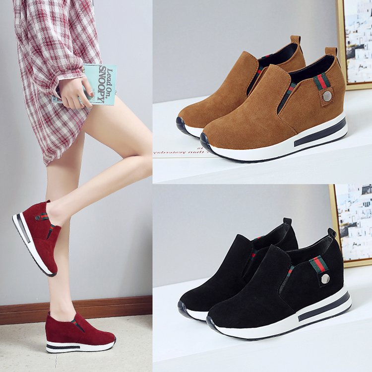 Women's wedge sneakers with a modern slip-on design and comfortable sole, size S