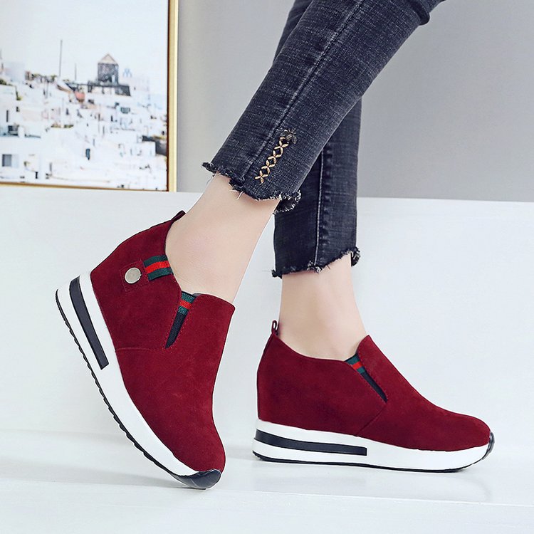 Women's wedge sneakers with a modern slip-on design and comfortable sole, size S