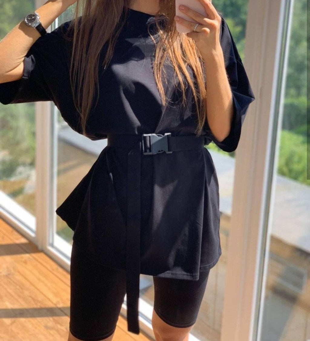Women's sporty two-piece set with T-shirt and shorts, size