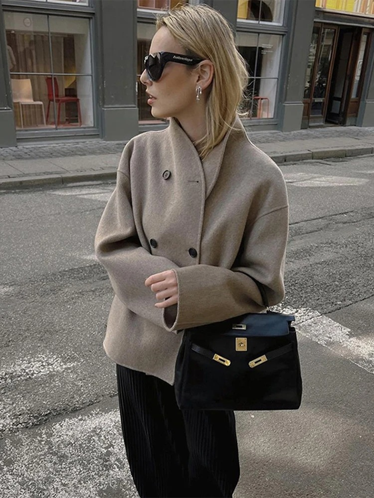 Valenzora | Women's asymmetrical trench coat with wide lapels and double closure