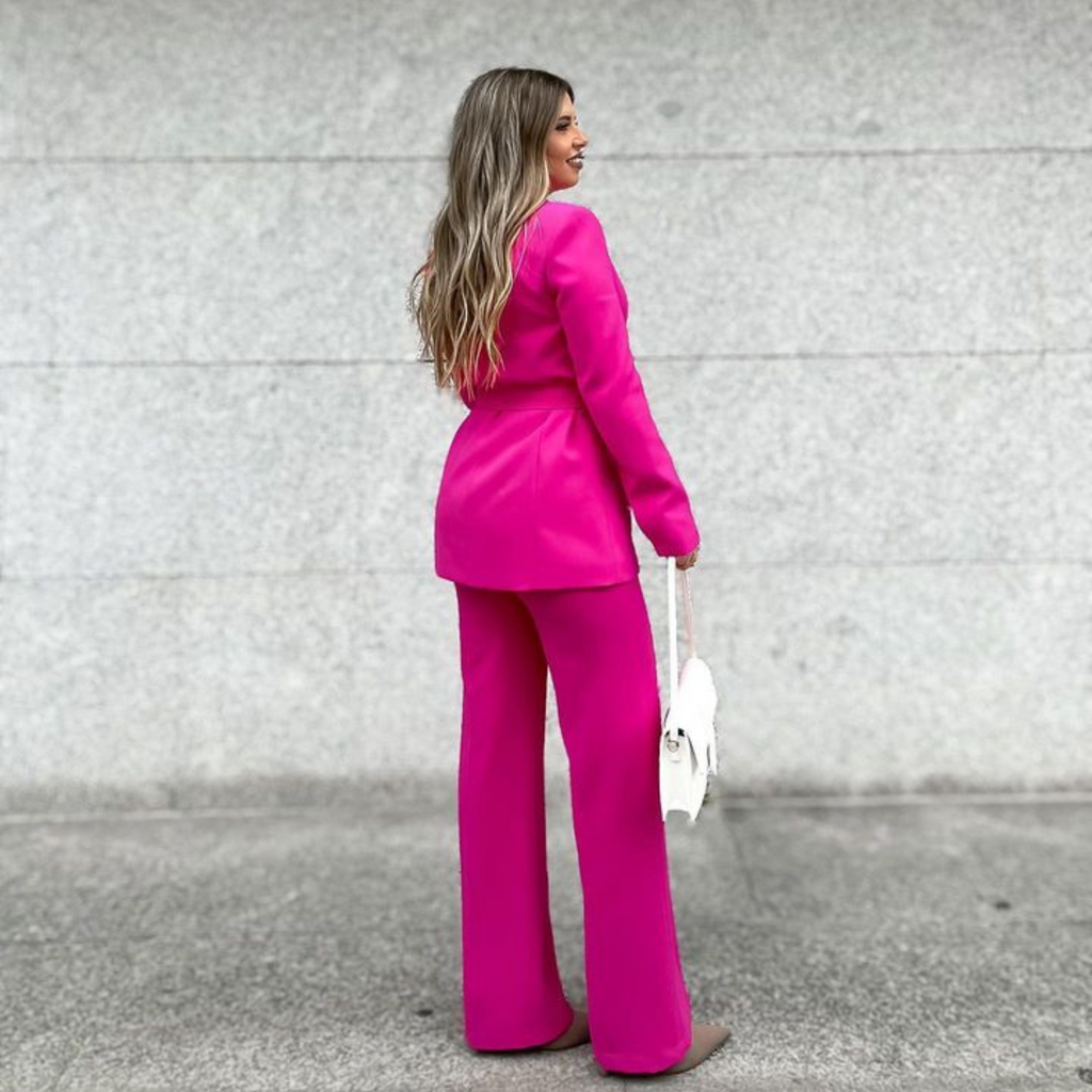 Valenzora | Elegant blazer with belt and matching trousers