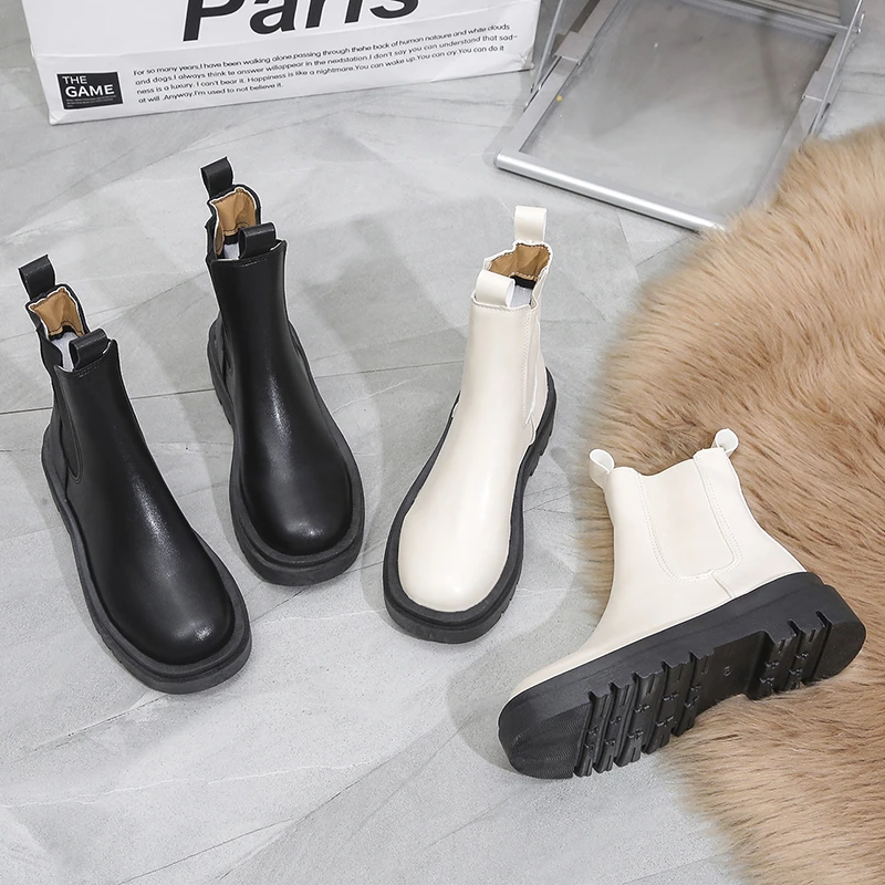 Valenzora | Women's Chelsea Boots with Elastic Sides and Pull Tabs